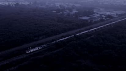 ട്രെയിൻ യാത്രയ്ക്കിടെ സ്വന്തം ഫ്ലാസ്കിൽ വെള്ളം കുടിച്ചു, ഉണര്ന്നത് കാട്പാടി സ്റ്റേഷനിൽ, സ്വര്ണവും പണവും പോയി