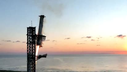 ಕೆಳಗಿಳಿಯುವ ರಾಕೆಟ್ ಬೂಸ್ಟರ್ ‘ಕ್ಯಾಚ್’ ಮಾಡಿದ ಸ್ಪೇಸ್ಎಕ್ಸ್!