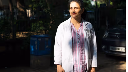 ಪತಿ ಸಾವಿಗೂ ಕುಗ್ಗಿಲ್ಲ, ತರಬೇತಿ ಪಡೆದು ಸ್ತನ ಕ್ಯಾನ್ಸರ್ ಪರೀಕ್ಷೆಯಲ್ಲಿ ಸೈ ಎನ್ನಿಸಿಕೊಂಡ ಅಂಧೆ 