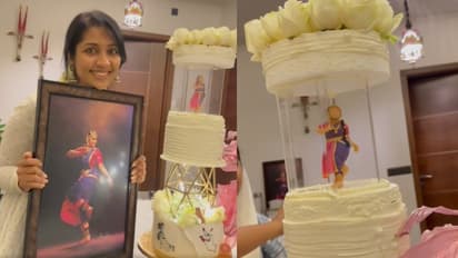 'ഇതോടുകൂടി ഈ പരിപാടി അവസാനിപ്പിക്കുന്നു'; പിറന്നാൾ ആഘോഷമാക്കി നവ്യ, കേക്കിൽ വൻ സർപ്രൈസ്  