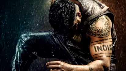 ബജറ്റ് 100 കോടി, പാന് ഇന്ത്യന് സ്വപ്നം നടക്കുമോ? 'മാര്ട്ടിന്' ആദ്യ 3 ദിനത്തില് നേടിയ കളക്ഷന്