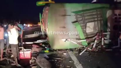 യുപിയിൽ അമിത വേഗത്തിൽ പാഞ്ഞ ബസ് തലകീഴായി മറിഞ്ഞു, 31 പേർക്ക് പരിക്ക്, 10 പേരുടെ നില ഗുരുതരം