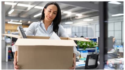 ജോലിയിൽ നിന്നും പിരിച്ചുവിട്ടപ്പോൾ ഒരു ഫെയർവെൽ കാർഡ് പോലും അയച്ചില്ല, കമ്പനിക്കെതിരെ മുൻജീവനക്കാരിയുടെ കേസ്