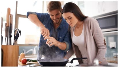 31 കാരിയായ ഭാര്യയ്ക്ക് ഭക്ഷണം വയ്ക്കാനറിയില്ല, ഡിവോഴ്സ് ആലോചിക്കുന്നെന്ന് 28 -കാരനായ ഭർത്താവ്