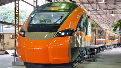 এবার ভারতে তৈরি হচ্ছে দ্রুতগতির ট্রেন, বিইএমএল-এর হাতে নির্মাণের দায়িত্ব