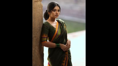 ಸೀರೆಯಲ್ಲಿ ಮಿಂಚಿದ ಮೇಘಾ ಶೆಟ್ಟಿ… ಯಾಕ್ರೀ ಇಷ್ಟು ಚೆನ್ನಾಗಿದ್ದೀರಾ… ನಮ್ಮ ಕಣ್ಣೆ ಬೀಳುತ್ತೆ ಎಂದ ಫ್ಯಾನ್ಸ್