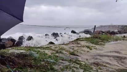 സംസ്ഥാനത്ത് രൂക്ഷമായ കടൽക്ഷോഭം, നിരവധി വീടുകളിൽ വെള്ളം കയറി, തീരപ്രദേശത്ത് ജാഗ്രതാ നിർദേശം, പ്രതിഷേധം