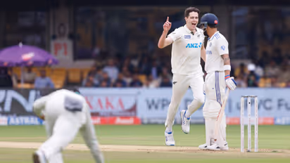 ഇന്ത്യ തകര്‍ന്നു, ചിന്നസ്വാമിയില്‍ നാണക്കേട്! ഹോംഗ്രൗണ്ടിലെ ഏറ്റവും ചെറിയ സ്‌കോര്‍; ഹെന്റിക്ക് അഞ്ച് വിക്കറ്റ്