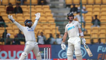 बेंगलुरु टेस्टः 46 रन के शर्मनाक रिकॉर्ड के बाद टीम इंडिया को लगा एक और झटका