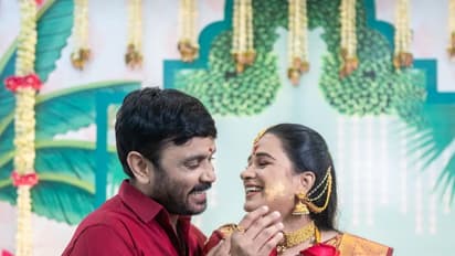 வரப்போகும் வாரிசை வரவேற்ற சினேகன் கன்னிகா ஜோடி - வைரலாகும் "வளைகாப்பு" கிளிக்ஸ்!