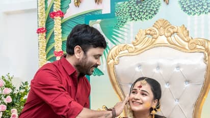 Pregnancy: శ్రీమంతంలో గర్భిణీ  స్త్రీలకు గాజులు ఎందుకు వేస్తారు?