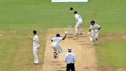 ഓടരുത് ഓടരുത്..! കാറി കൂവി സര്ഫറാസ്; റിഷഭ് പന്തിനെ റണ്ണൗട്ടില് നിന്ന് രക്ഷിച്ച വീഡിയോ കാണാം