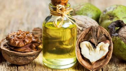 തലമുടി കൊഴിച്ചിലുണ്ടോ? മുടി വളരാന്‍ വാൾനട്ട് ഓയില്‍ ഇങ്ങനെ ഉപയോഗിക്കൂ... 