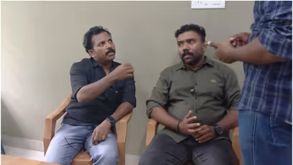 ജെസിബി വിട്ടു കിട്ടാൻ 50,000 വേണം; കൈക്കൂലി വാങ്ങുന്നതിടെ വില്ലേജ് ഓഫീസർ ഉൾപ്പെടെ രണ്ട് പേർ പിടിയിൽ