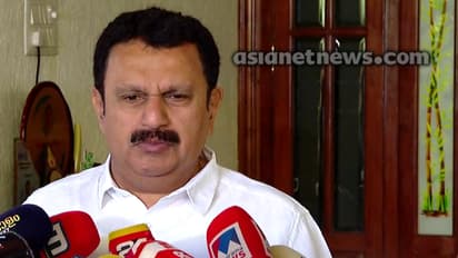 കൂറുമാറ്റത്തിന് കോഴ: തോമസ് കെ തോമസിനെ ചോദ്യം ചെയ്യണം; സരിന് പാര വെക്കുന്നത് കൃഷ്ണദാസ്; തുറന്നടിച്ച് മുരളീധരൻ 