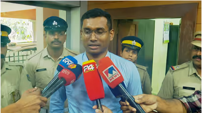 'കണ്ണൂർ കളക്ടറെ ക്രൂശിക്കരുത്'; വിമർശനങ്ങൾക്കിടെ കളക്ടറെ പിന്തുണച്ച് ഐഎഎസ് അസോസിയേഷൻ