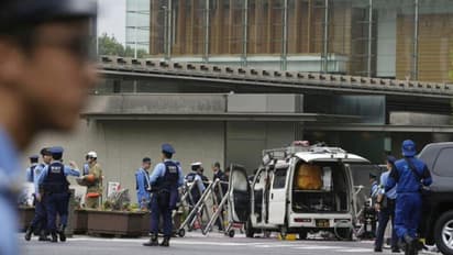 'മിനിവാനിൽ പെട്രോൾ ബോംബുകളും മണ്ണെണ്ണ കന്നാസുകളും', പ്രധാനമന്ത്രിയുടെ ഓഫീസിലേക്ക് ഇരച്ചെത്തി, 49കാരൻ അറസ്റ്റിൽ
