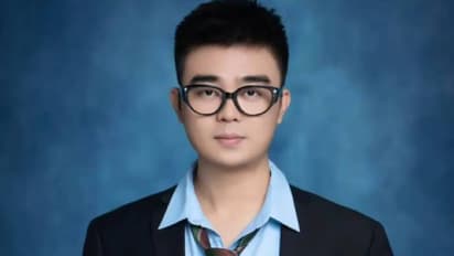 4 പിഎച്ച്ഡി, നിരവധി ബിരുദാനന്തരബിരുദങ്ങൾ, അവകാശവാദവുമായി യുവാവ്, തെളിയിക്കാൻ അധികൃതർ