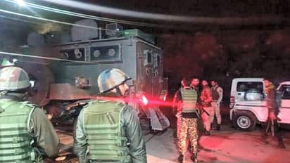 ಜಮ್ಮು ಕಾಶ್ಮೀರದಲ್ಲಿ ಮತ್ತೆ ಉಗ್ರರ ಅಟ್ಟಹಾಸ, ಸೇನಾ ವಾಹನದ ಮೇಲೆ ಭೀಕರ ದಾಳಿ!