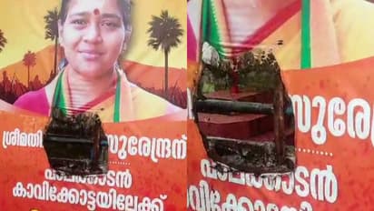 'പാലക്കാടൻ കാവിക്കോട്ടയിലേക്ക് സ്വാഗതം'; ശോഭ സുരേന്ദ്രനെ അനുകൂലിച്ചുള്ള പോസ്റ്റർ കത്തിച്ച നിലയിൽ