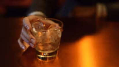 ഭാര്യ ഒടുക്കത്തെ കുടി, തന്നെയും ദിവസവും മദ്യപിക്കാൻ നിർബന്ധിക്കുന്നു, പരാതിയുമായി യുവാവ്