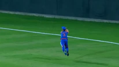 ഇതിലും മികച്ച ക്യാച്ച് സ്വപ്നങ്ങളില്‍ മാത്രം, യുഎഇ താരത്തെ അവിശ്വസനീയ ക്യാച്ചിലൂടെ പുറത്താക്കി അയുഷ് ബദോനി