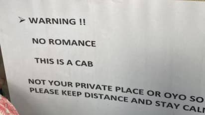 റൊമാൻസ് പാടില്ല, ഇതൊരു കാബാണ്, ടാക്സിയിൽ മുന്നറിയിപ്പ് ബോർഡ് വച്ച് ഡ്രൈവർ, ഏറ്റെടുത്ത് സോഷ്യൽമീഡിയ
