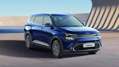 பேமிலியோடு 7, 8 பேர் ஒன்னா இந்த கார்ல போலாம்.. விலையும் ரொம்ப கம்மி தாங்க!