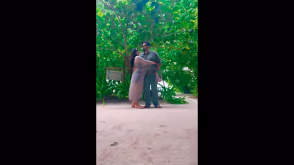 ಮಾಲ್ಡೀವ್ಸ್‌ನಲ್ಲಿ ಕಪಲ್ ಪೇಂಟಿಂಗ್ ಮಾಡಿದ ಸೋನಲ್- ತರುಣ್; ಓ ಜಾಲಿ ಜಾಲಿ ಎಂದು ಕಾಲೆಳೆದ ನೆಟ್ಟಿಗರು! 