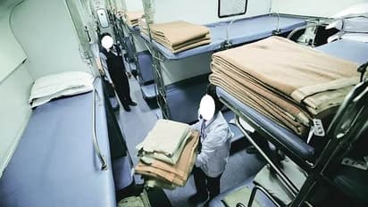 ರೈಲ್ವೆಯ ಎಸಿ ಕೋಚ್ನಲ್ಲಿ ನೀಡುವ ಉಣ್ಣೆಯ ಹೊದಿಕೆ ತೊಳೆಯುವುದು ತಿಂಗಳಿಗೊಮ್ಮೆ ಮಾತ್ರ!