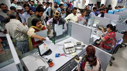 ஒரேயடியா இவ்வளவு பணத்தை பேங்கில் எடுக்காதீங்க.. பைன் எவ்வளவுதெரியுமா? உஷார்!