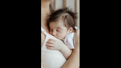 மழைக்காலத்தில் குழந்தைங்க சருமம் வறண்டு போகுதா? பட்டுப் போல மாற பெற்றோர் செய்ய வேண்டியது இதுதான்!!