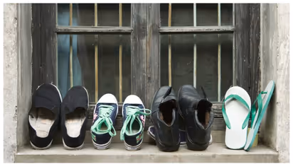 ഉപയോഗിച്ച ചെരുപ്പുകള് 'മണക്കണം', വീട്ടില് അതിക്രമിച്ച് കയറിയ യുവാവിന് ഒരു മാസം തടവ്