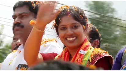 വയനാടൻ ചുരം കയറാൻ എൻഡിഎ; നവ്യ ഹരിദാസ് നാളെ നാമനിർദ്ദേശ പത്രിക സമർപ്പിക്കും