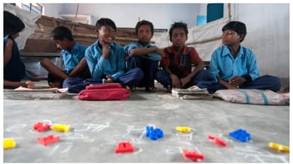 കാറില്‍ ഇരുന്ന് ഓണ്‍ലൈനില്‍ ഹാജര്‍ രേഖപ്പെടുത്തി; അധ്യാപികയ്ക്ക് സസ്പെന്‍ഷന്‍ 