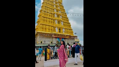 ಸೋನು ನೋಡಿ ಸೆಲ್ಫಿಗೆ ಮುಗ್ಗಿ ಬಿದ್ದ ಮೈಸೂರು ಮಂದಿ; ಪ್ರೈವಸಿಗೆ ಗೌರವ ಕೊಡಿ ಎಂದು ಗರಂ