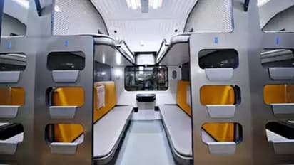 ವಂದೇ ಭಾರತ್ ಸ್ಲೀಪರ್ ರೈಲಿನ ಫಸ್ಟ್ ಲುಕ್ ರಿಲೀಸ್, ಐಷಾರಾಮಿ ಕಾರು ವಿಮಾನಕ್ಕಿಂತಲೂ ಸೂಪರ್!