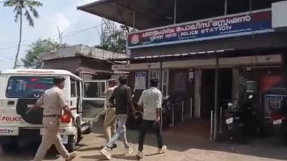 കറങ്ങി നടന്നത് ആഢംബര കാറിൽ, അയൽക്കാര് കാറിൻ്റെ നമ്പർ തിരിച്ചറിഞ്ഞു, ഒടുവില് പിടിച്ചത് റബര് ഷീറ്റ് മോഷണം