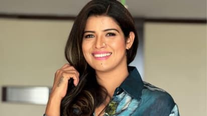 എന്റെ ഈ ചിരി വെറും പ്രദർശനമല്ല, മറിച്ച്..; അമൃത സുരേഷ് കുറിക്കുന്നു