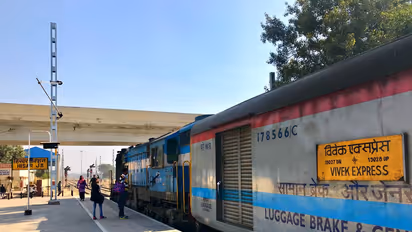 सीट को लेकर ट्रेन में हो रहा विवाद? इस हेल्पलाइन पर तुरंत करें कॉल