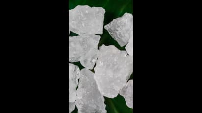 லட்சுமி தேவி முன் இந்த ஒரு 'வெள்ளை' பொருளை வைத்தால் 'பணக்கஷ்டம்' உடனே நீங்கும்!!