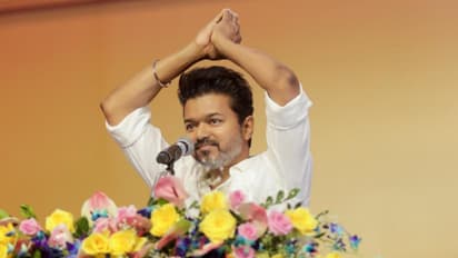 விமானத்தை மிஞ்சும் அளவுக்கு விஜய்யின் சொகுசு கார்! இவ்வளவு வசதி இருக்கா? எதற்காக வாங்கினார் தெரியுமா?