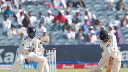 புனே டெஸ்டில் சரித்திரம் படைக்குமா இந்தியா – 359 ரன்கள் சேஸ், ரோகித் சர்மா 8க்கு அவுட்!