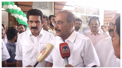 'കൂറുമാറ്റകോഴ ആരോപണം പാർട്ടി പരിശോധിക്കും, പാർട്ടി പ്രസിഡന്റ് പറയുന്ന നിമിഷം മന്ത്രിസ്ഥാനത്ത് നിന്ന് മാറും'