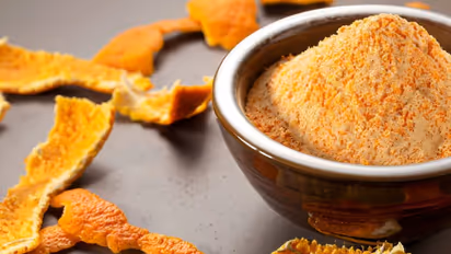 ഓറഞ്ചിന്‍റെ തൊലി കളയേണ്ട; മുഖത്ത് ഇങ്ങനെ ഉപയോഗിക്കാം