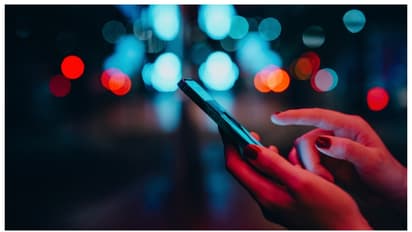 நீங்கள் ஃபோனை பிடிக்கும் விதத்தை வைத்தே உங்கள் குணங்களை சொல்ல முடியும்.. 