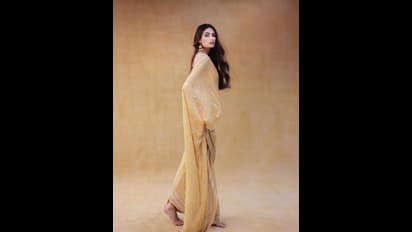 ಸೀರೆಯುಟ್ಟು ಮಲ್ಲಿಗೆ ಮುಡಿದು ಪೋಸ್ ಕೊಟ್ಟ ಆಥಿಯಾ ಶೆಟ್ಟಿ…ಪತಿ ರಾಹುಲ್ ರನ್ ಮಾಡದ್ದಕ್ಕೆ ಇದೇ ಕಾರಣವಂತೆ!