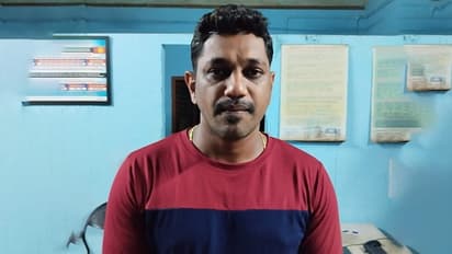 രഹസ്യവിവരത്തിൻ്റെ അടിസ്ഥാനത്തിൽ വീട്ടിലെത്തി പൊലീസ്; ജാമ്യത്തിലിറങ്ങി മുങ്ങിയ പ്രതി13 വർഷങ്ങൾക്ക് ശേഷം പിടിയിൽ