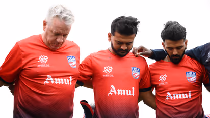 মার্কিন ক্রিকেট দলের কোচকে বরখাস্ত করল ম্যানেজমেন্ট, বৈষম্যের অভিযোগ তুললেন ভারতীয় বংশোদ্ভূতরা