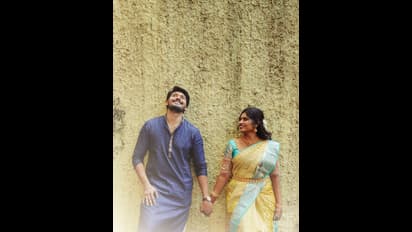 'லப்பர் பந்து' பட நடிகையை காதலித்து கரம்பிடித்த சன் டிவி சீரியல் ஹீரோ சந்தோஷ்! குவியும் வாழ்த்து!